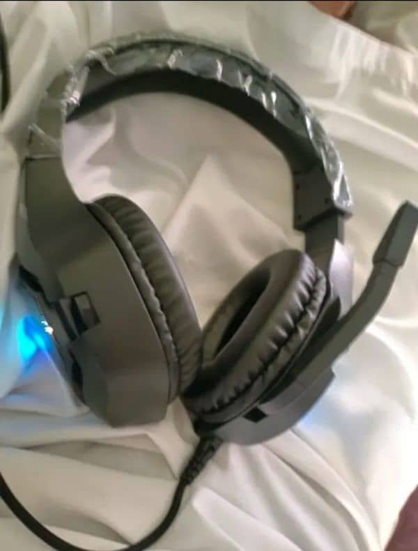 HS GAMING HEADPHONES 4