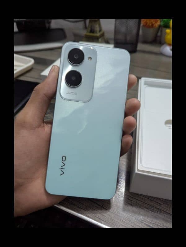 vivo y18 6+128gb 2