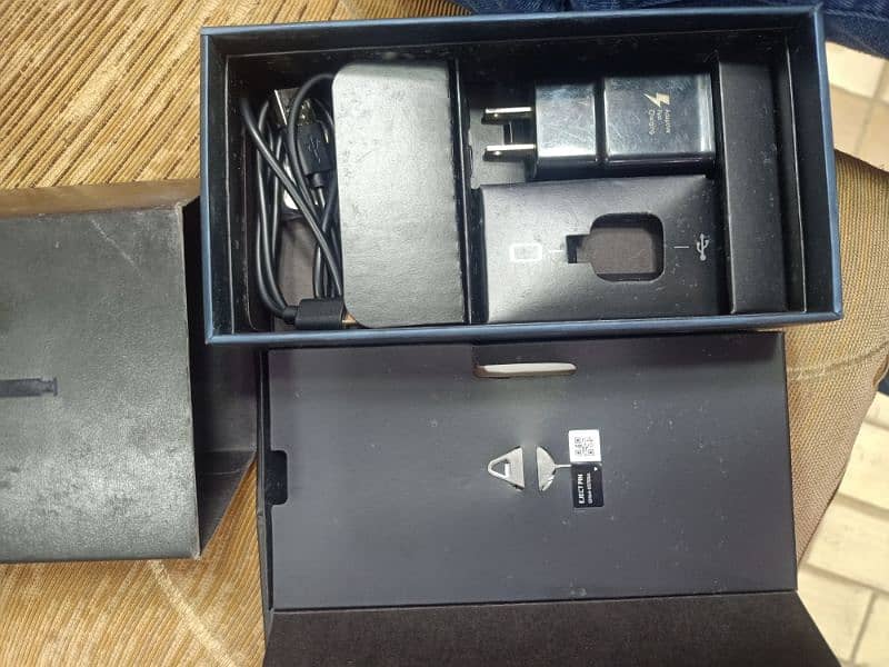 Samsung Note 9 Box n Charger 2