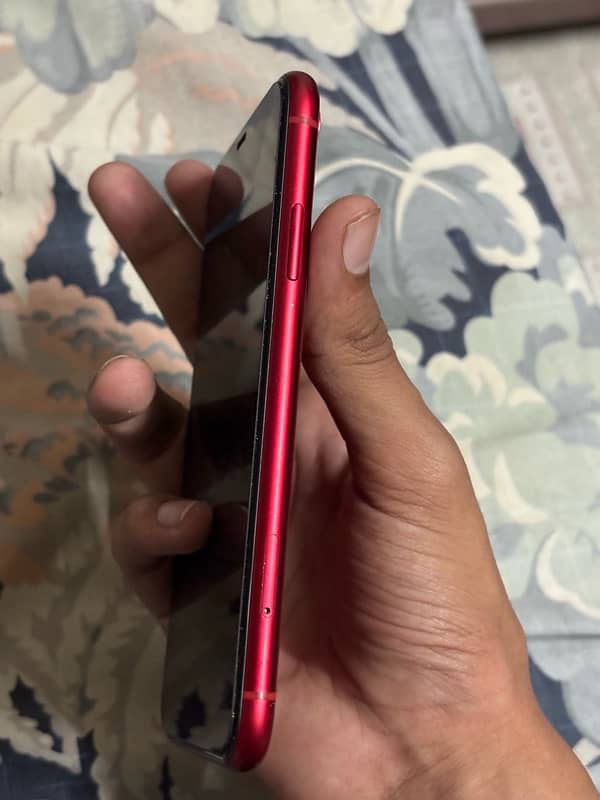 iphone xr jv koi fald nhi hn mobile mai 4