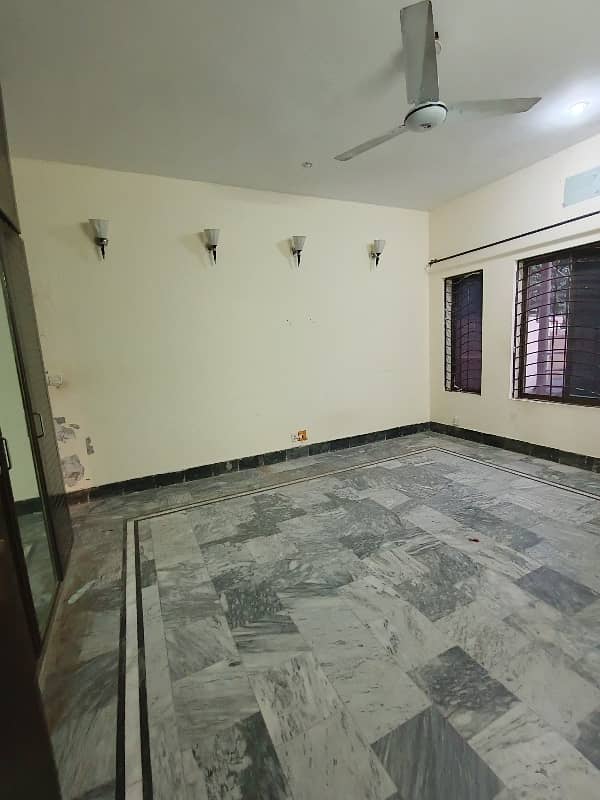 10 Marla Lower Portion In E-11 Of Islamabad Is Available For rent 3