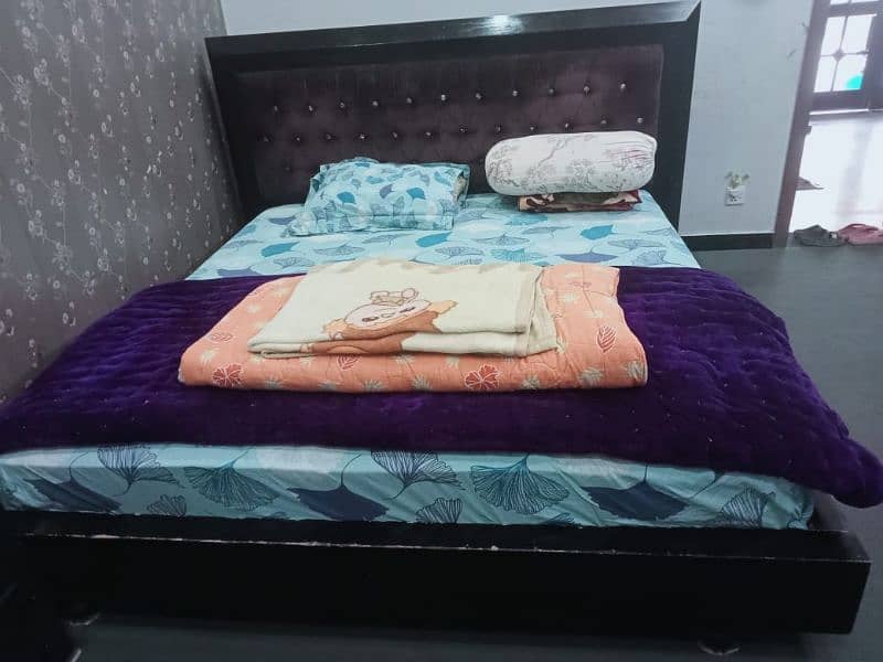 Bed without mattress with side tables and dressing table 0