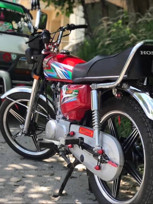 Honda 125 Neat and Clean 1