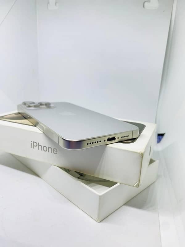 Iphone 15 pro max Natural Titanium 2