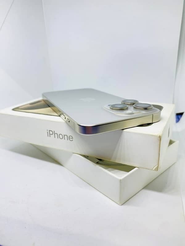 Iphone 15 pro max Natural Titanium 3