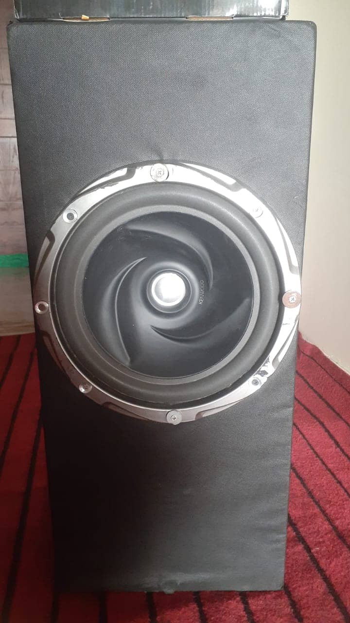 Kenwood woofer with ammplifire 4