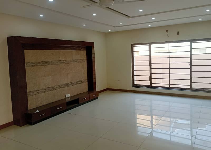 1 Kanal House Use Available For Sale 10