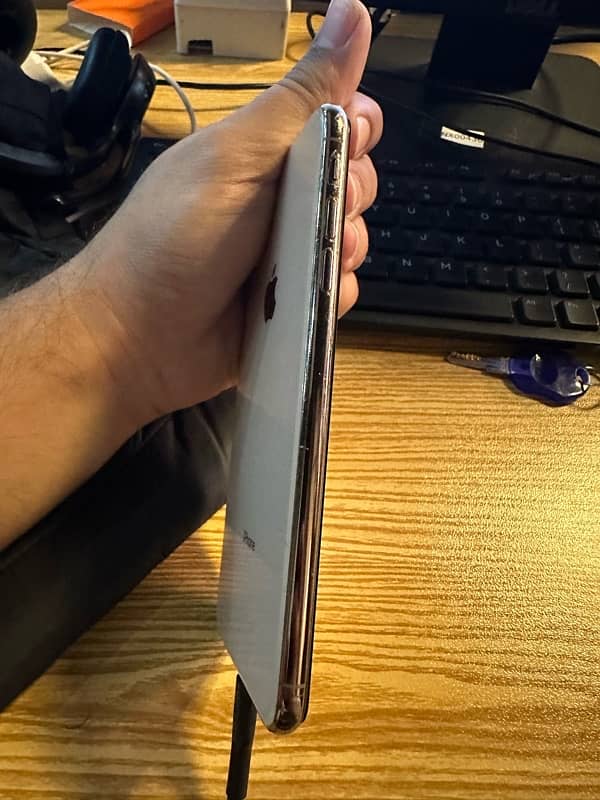 Iphone xs max dual Pta approved 4