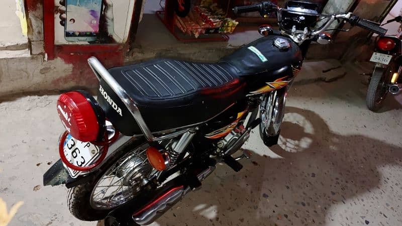 Honda 125 black 1