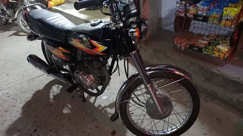 Honda 125 black 3