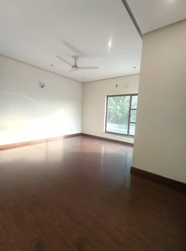 1 Kanal House Use Available For Sale 36