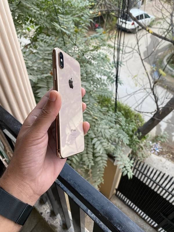 iPhone XS Max Approved Gold 2