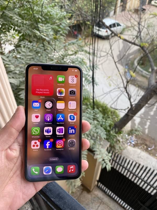 iPhone XS Max Approved Gold 3