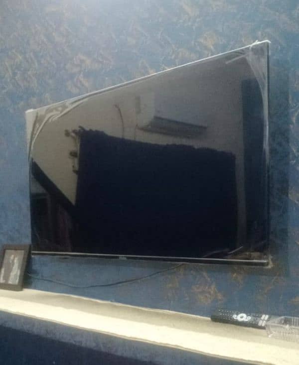 Haier LCD condition 10/10 used with box and remote 1