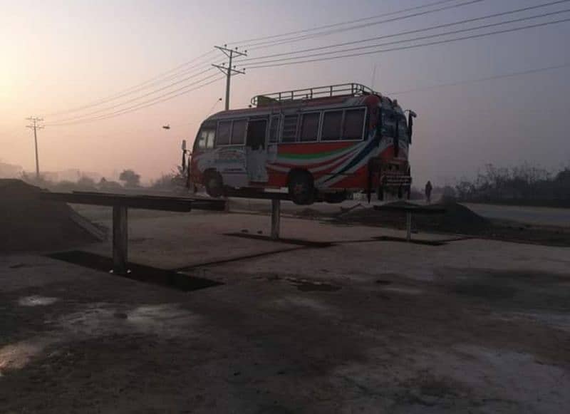 Service station Car wash lift, Bike lift, Building lift, cargo lift 4