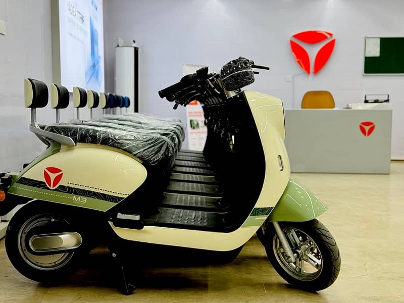 Yadea Electric Scooter M3 / EV / Electric Bike / 2024 New Model 11