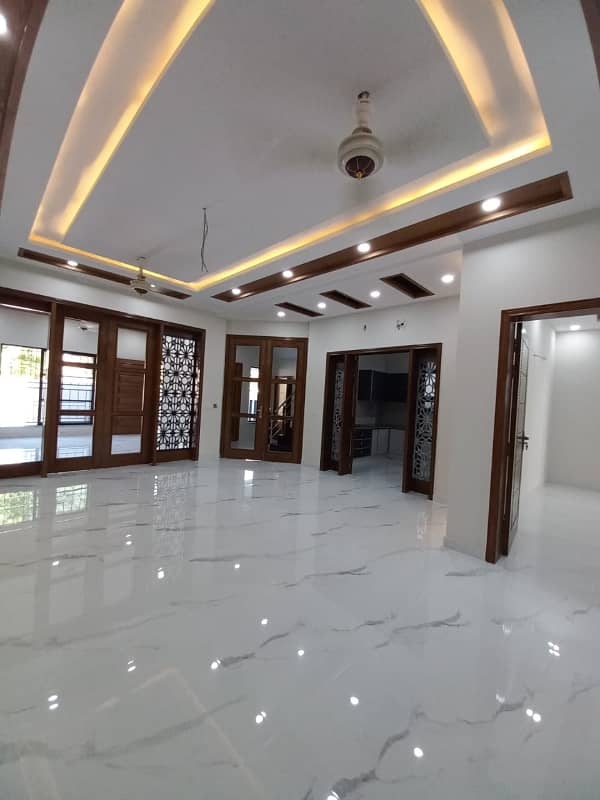 Iqbal Block 10 Marla House For Rent LDA Approved Nearby All Commercial ,ATM, Bank, Stores 3