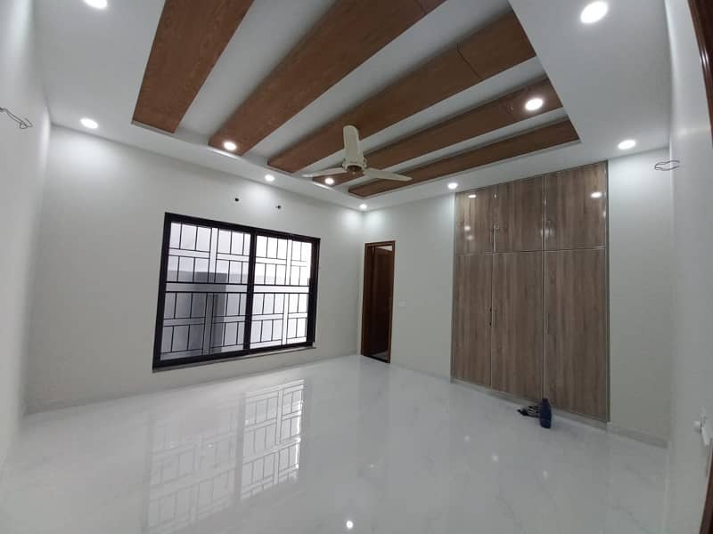 Iqbal Block 10 Marla House For Rent LDA Approved Nearby All Commercial ,ATM, Bank, Stores 9