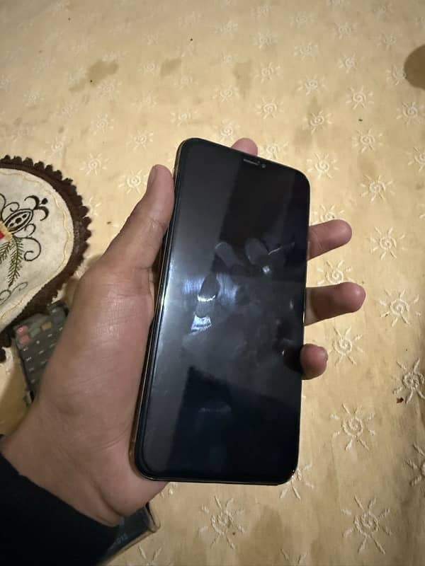 I phone xs max factory unlock 256 gb golden colour condition 10/9 5