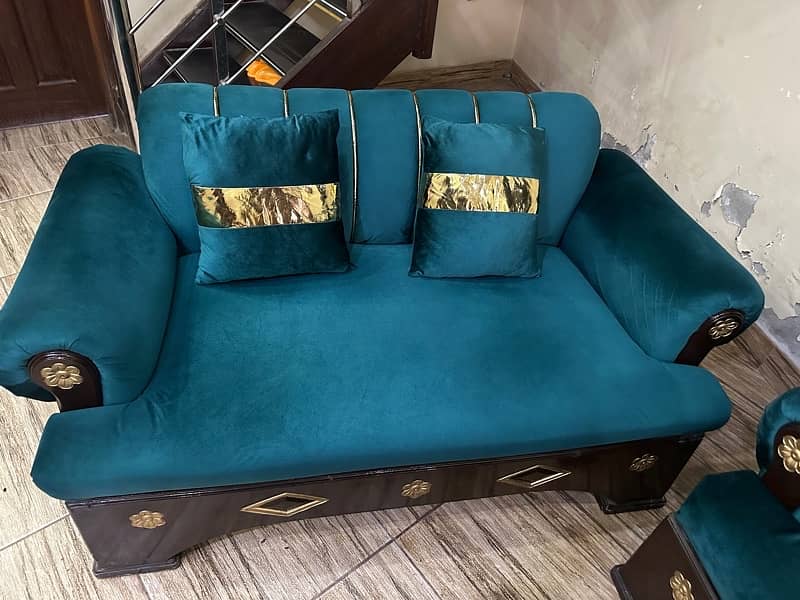 6 seater sofa set  with center table in new and neat condition 3