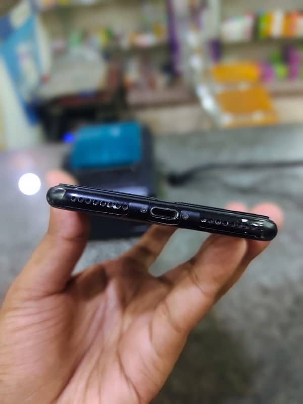 iPhone 7plus pta approved 2