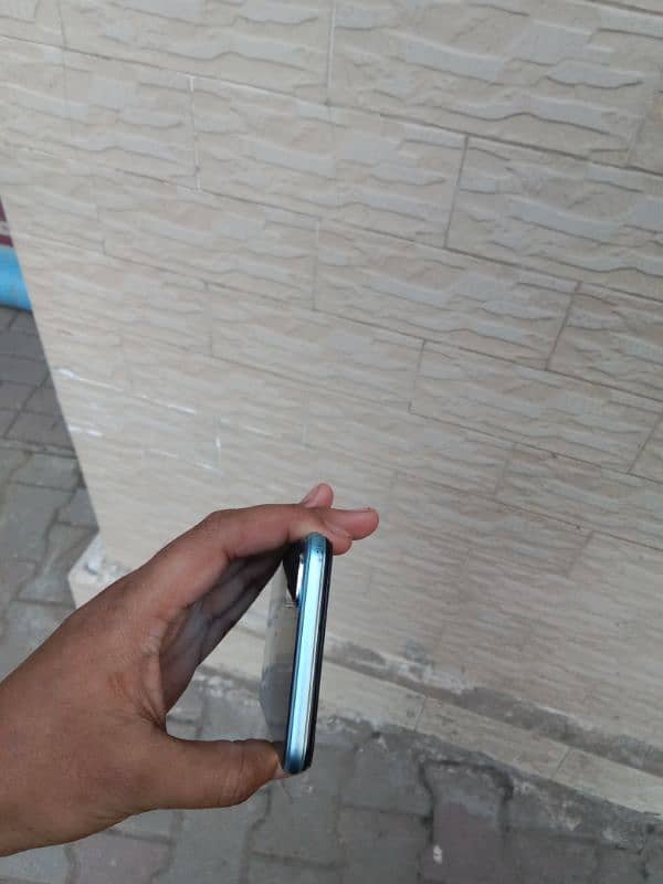 vivo y20s 4/128 with box all ok urgent sale no exchange 3