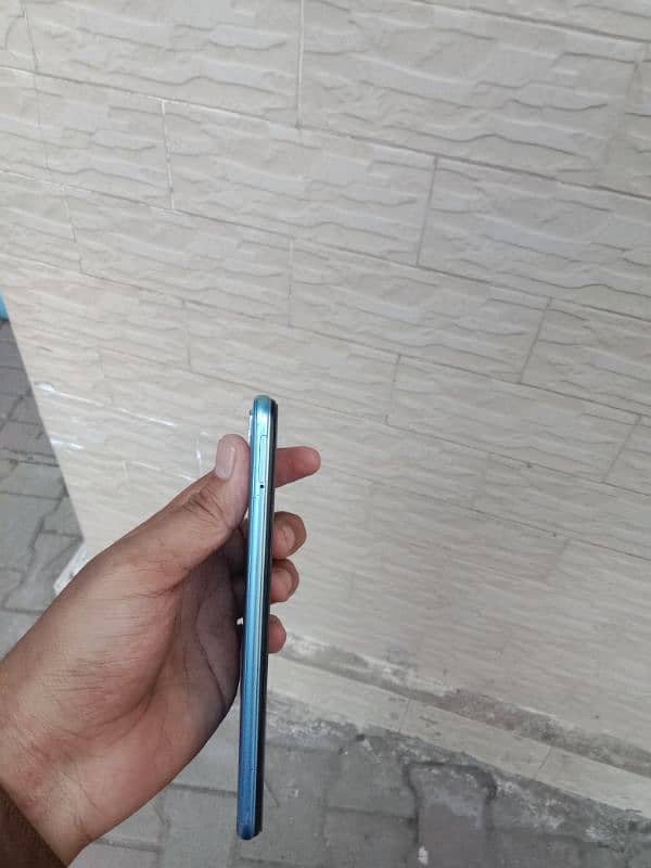 vivo y20s 4/128 with box all ok urgent sale no exchange 4