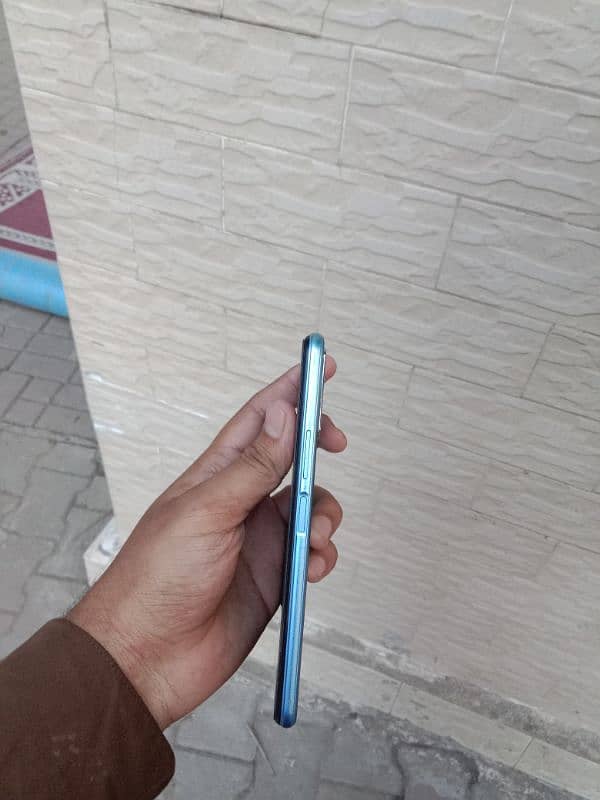 vivo y20s 4/128 with box all ok urgent sale no exchange 7