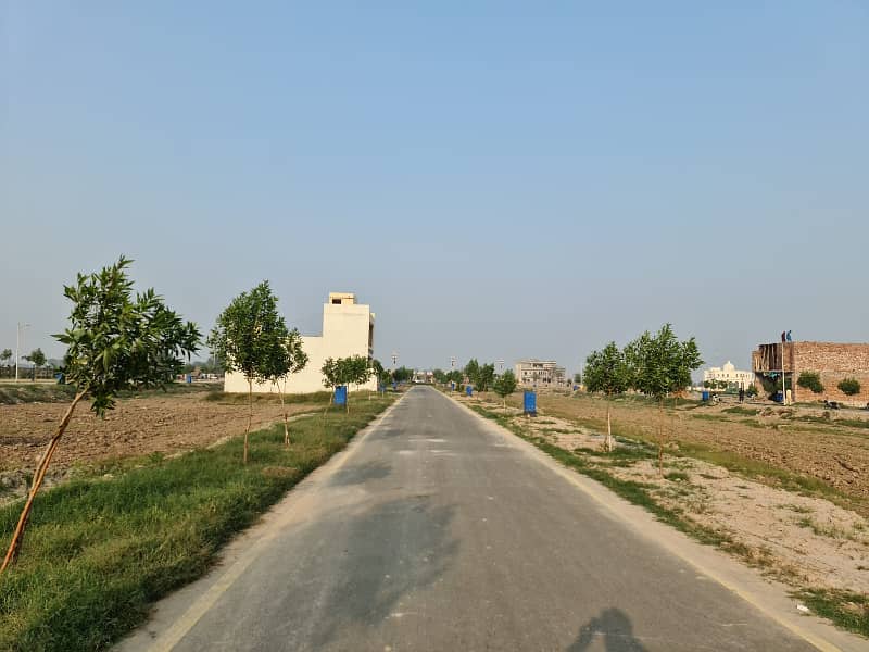 5 Marla Plots Available On Installment At Very Low Price In LDA Approved Society 0