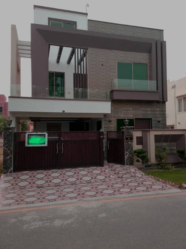 8 Marla Modern Villa in Investor Price 0