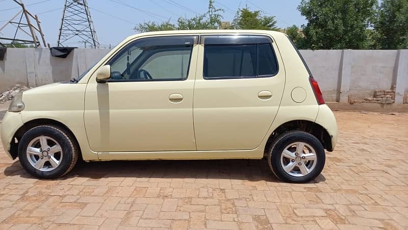 Daihatsu Esse 2011 1