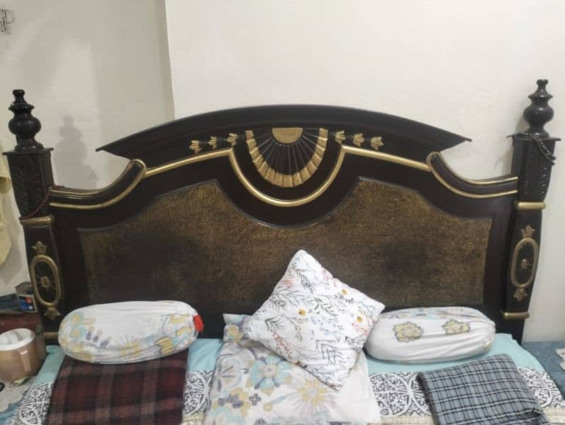 Bed Set & Side Table 0