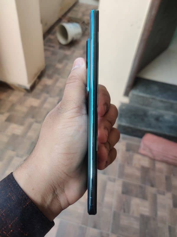 Vivo V30 5G 4