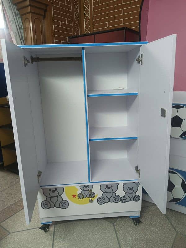 kids character cupboard 4 feet x 2.5 feet size 5