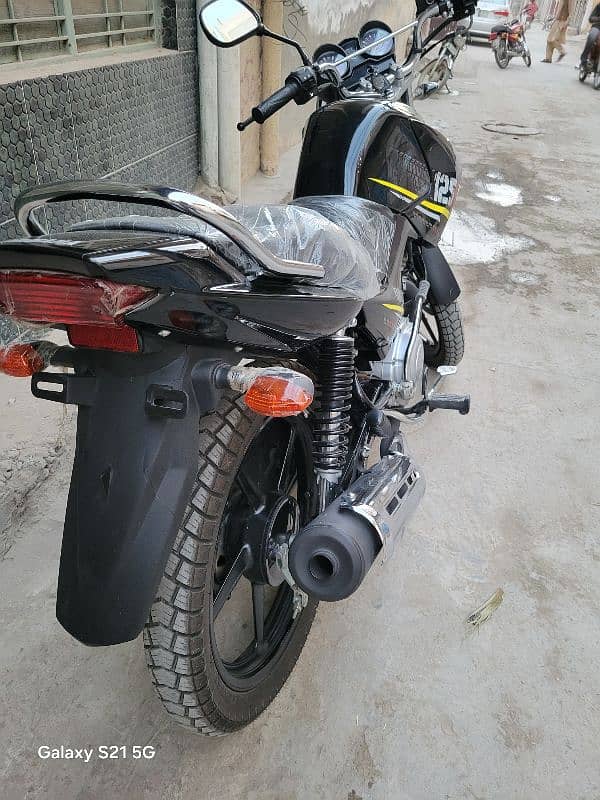 Applied 4 YAMAHA YBR 125G 4