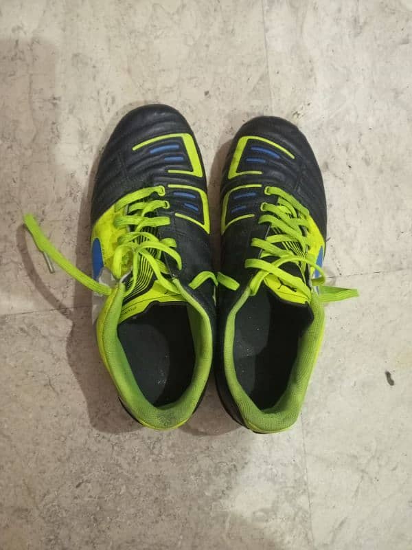 imported boys soccer shoes 6