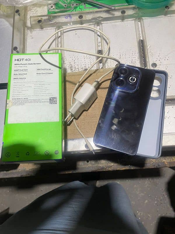 Infinix Hot40i 4