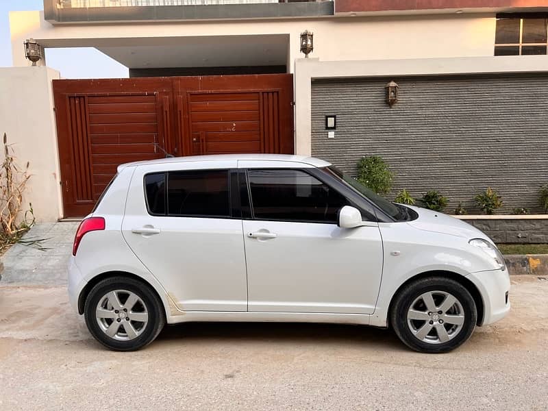 Suzuki Swift DLX Automatic 1.3 Navigation 1