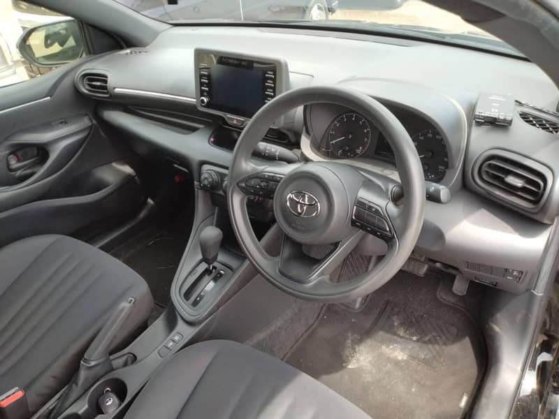 Toyota Yaris 2021 X package (Push start) 19