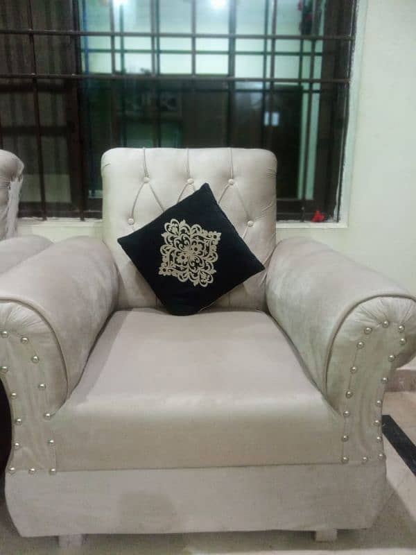 5 Seater Sofa Set On Urgent Sale 2