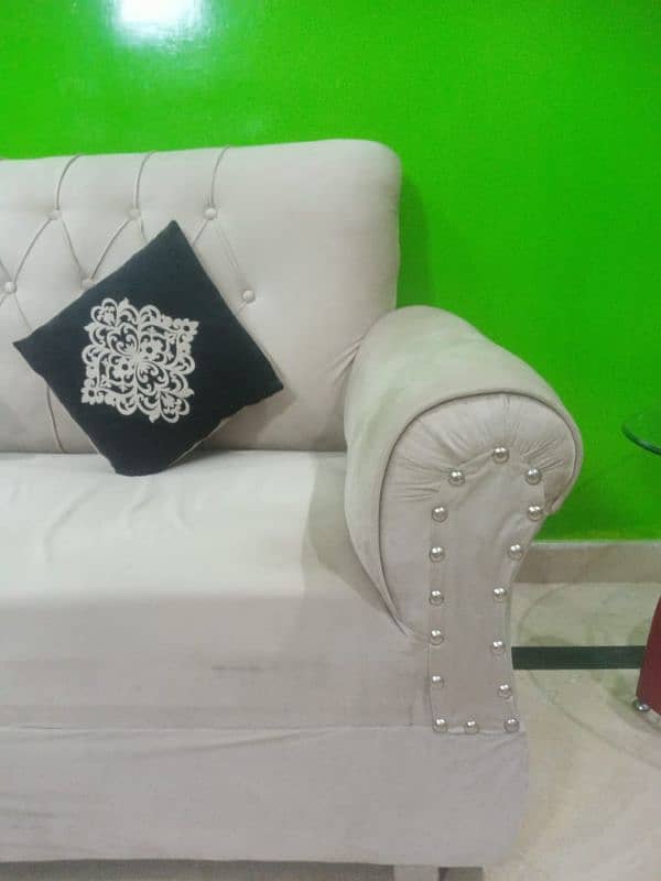 5 Seater Sofa Set On Urgent Sale 4