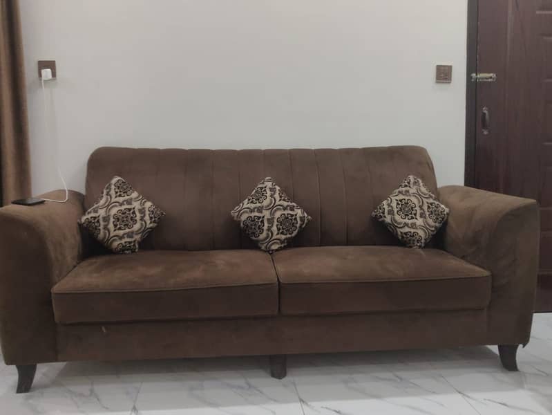 7 seater sofa neat n clean 0