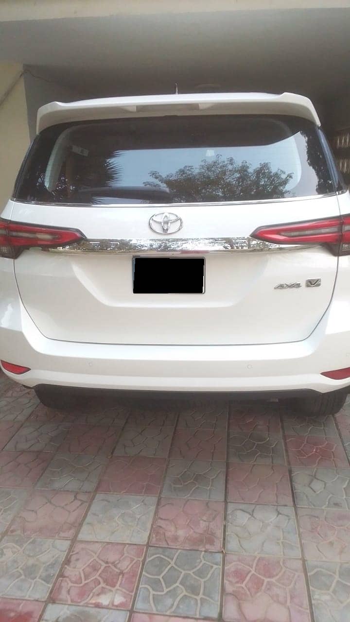 Toyota Fortuner V 2024 1