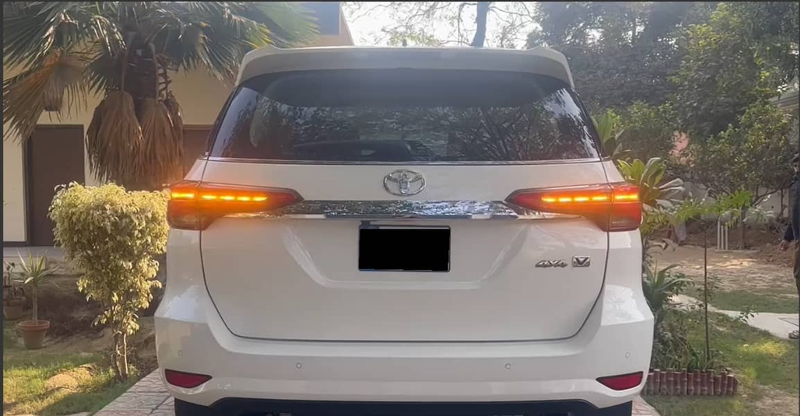 Toyota Fortuner V 2024 5