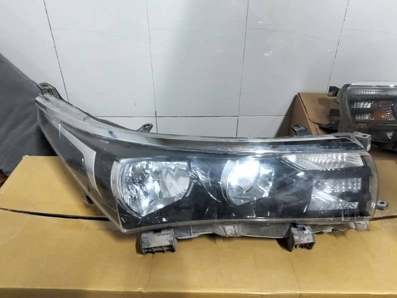 altis 2016 model lights front and back 1