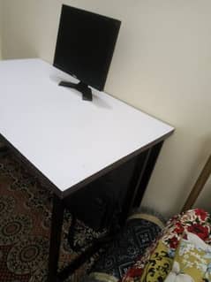 computer & office table for sell in good condition