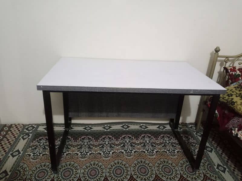 computer & office table for sell in good condition 8