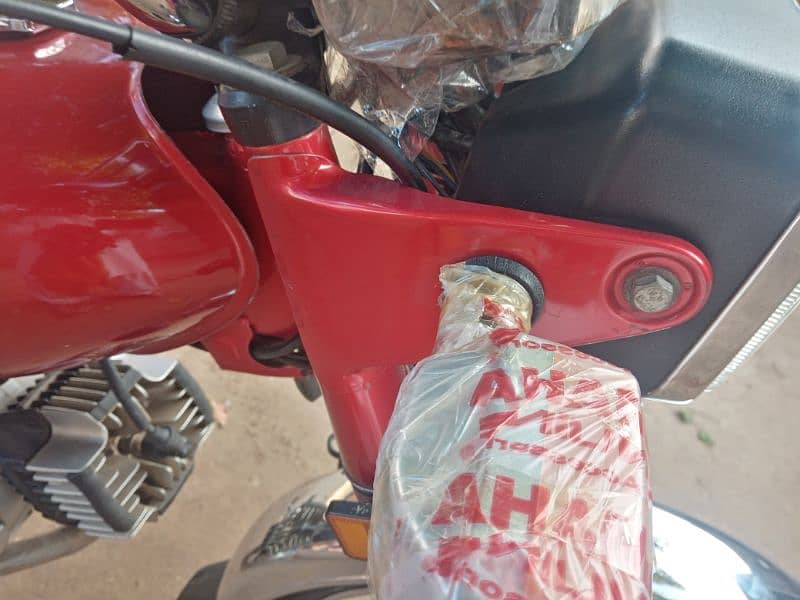 Yamaha 100cc 2 stroke bike for sale total original location Lahore DHA 3