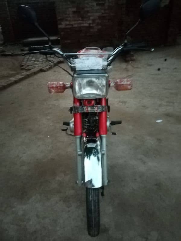 Yamaha 100cc 2 stroke bike for sale total original location Lahore DHA 5