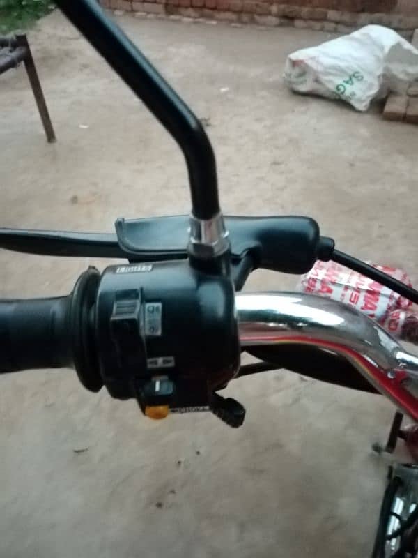 Yamaha 100cc 2 stroke bike for sale total original location Lahore DHA 7